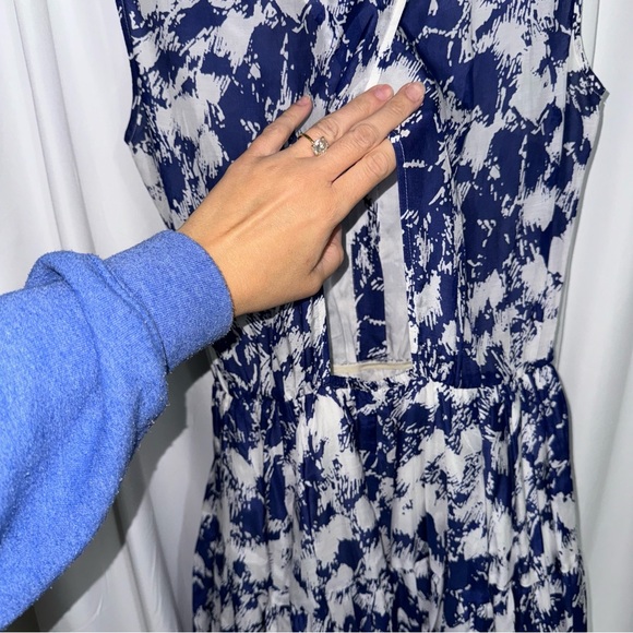 Rebecca Minkoff Blue and White Abstract Print Cotton and Silk Dress 4 - Picture 8 of 10
